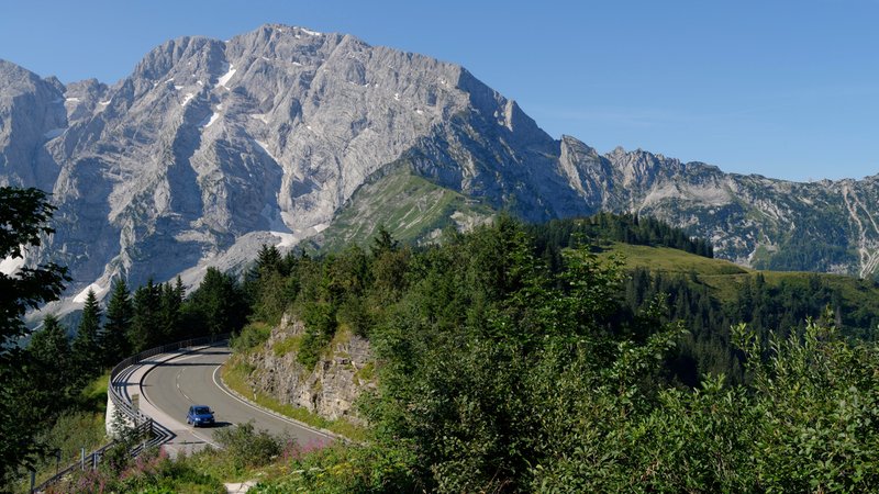 Rossfeldstraße, Deutsche Alpenstraße, mit dem Hohen Göll | Bild: picture alliance / imageBROKER | Dr. Wilfried Bahnmüller Rossfeldstraße, Deutsche Alpenstraße, mit dem Hohen Göll