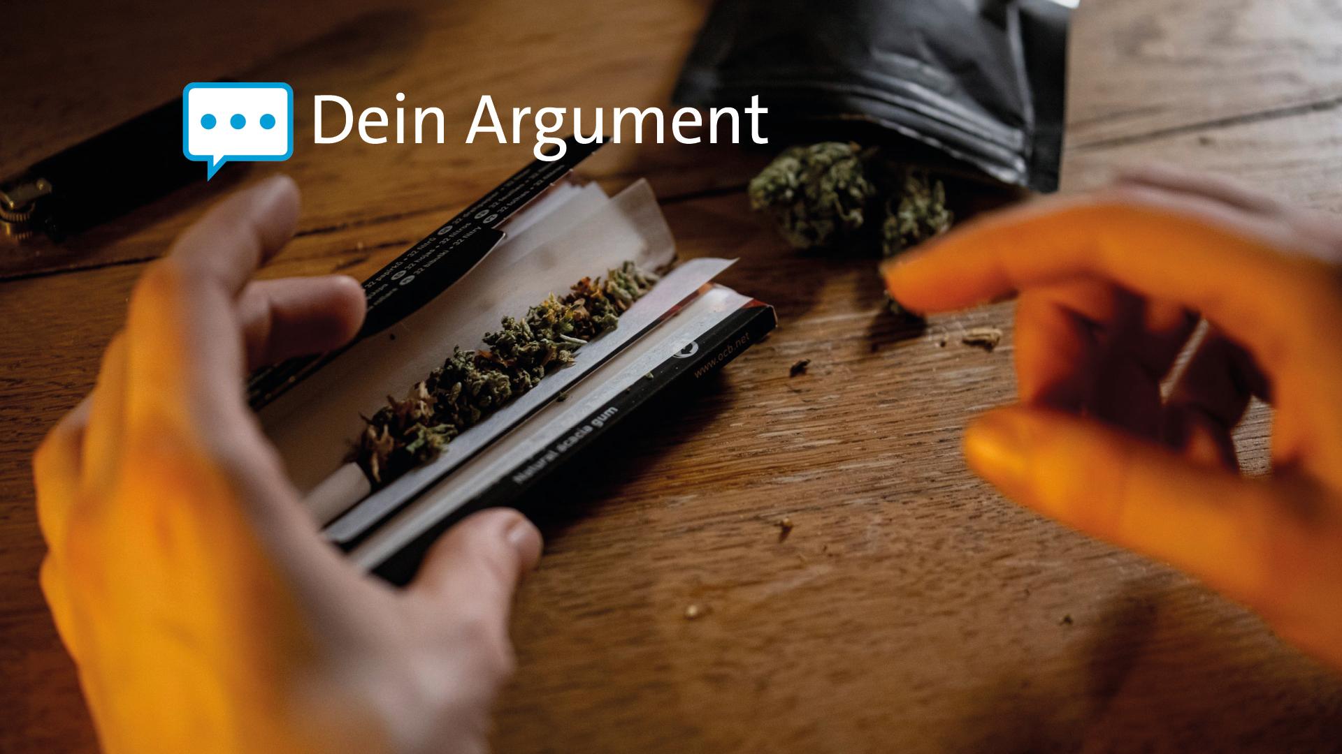 Eine Person bereitet einen Joint mit Cannabis vor.