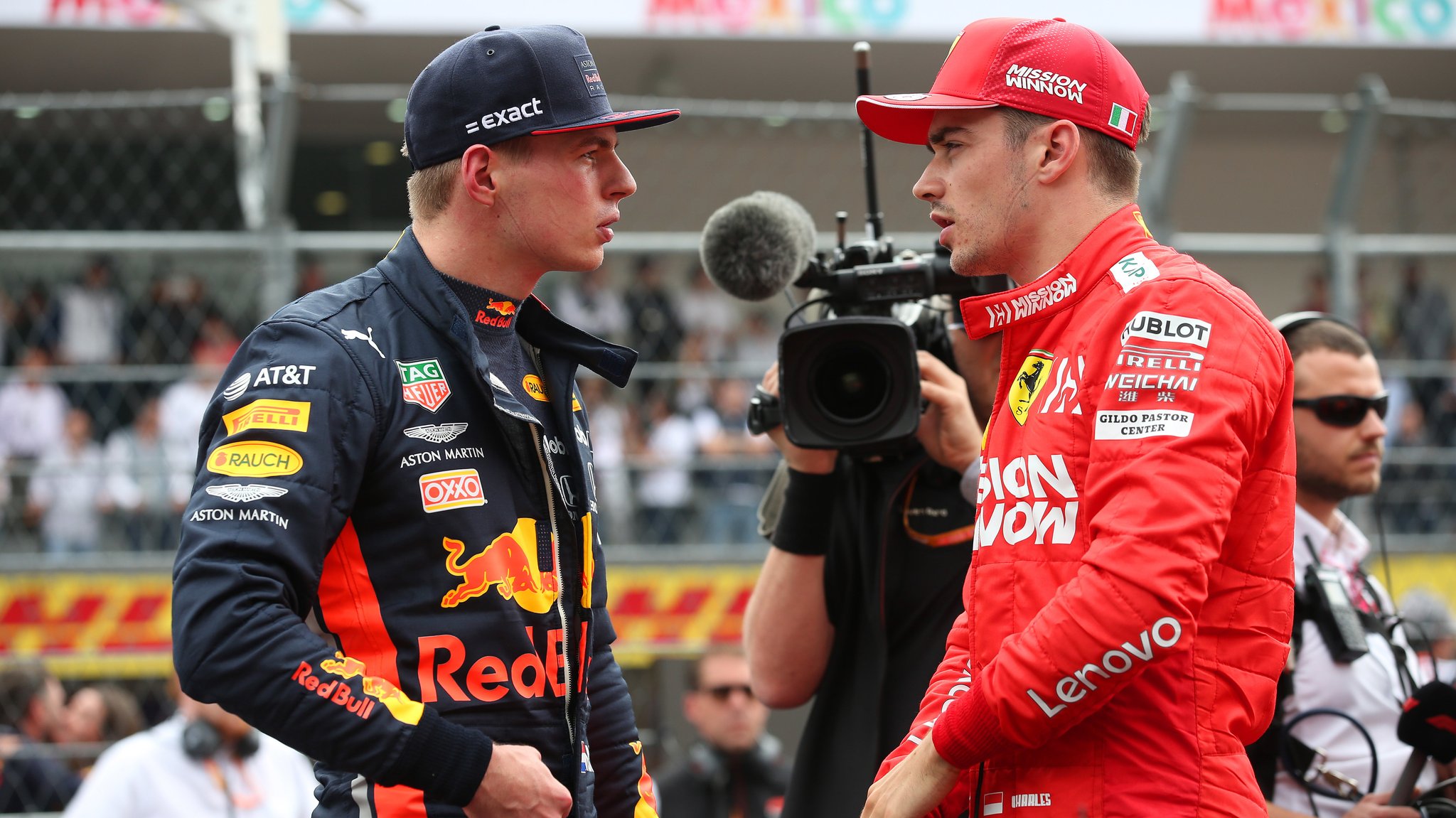 Max Verstappen (li.) und Charles Leclerc