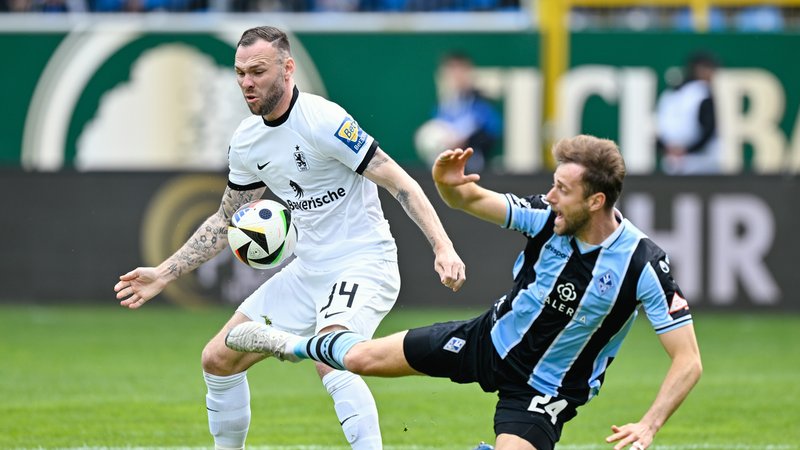 Spielszene Waldhof Mannheim - TSV 1860 München | Bild: picture-alliance/dpa Spielszene Waldhof Mannheim - TSV 1860 München