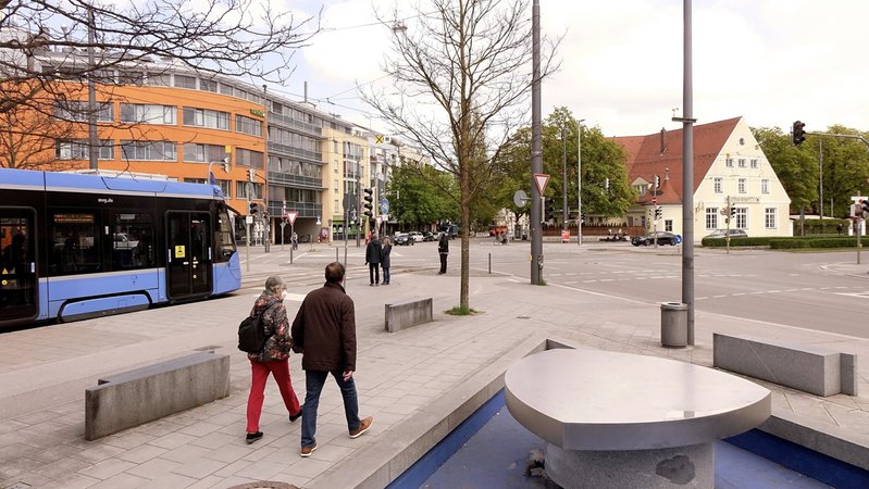 Betroffen von der Evakuierung ist ein Radius von 700 Metern um den Fundort am Rande des Westfriedhofs im Stadtteil Moosach. | Bild: picture alliance / SZ Photo | Robert Haas Betroffen von der Evakuierung ist ein Radius von 700 Metern um den Fundort am Rande des Westfriedhofs im Stadtteil Moosach.