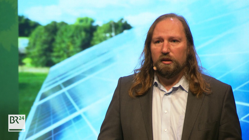 Grünen-Fraktionschef Hofreiter hat den Kurs des bayrischen Ministerpräsidenten Söder in der Klimafrage scharf kritisiert. | Bild: BR Grünen-Fraktionschef Hofreiter hat den Kurs des bayrischen Ministerpräsidenten Söder in der Klimafrage scharf kritisiert.