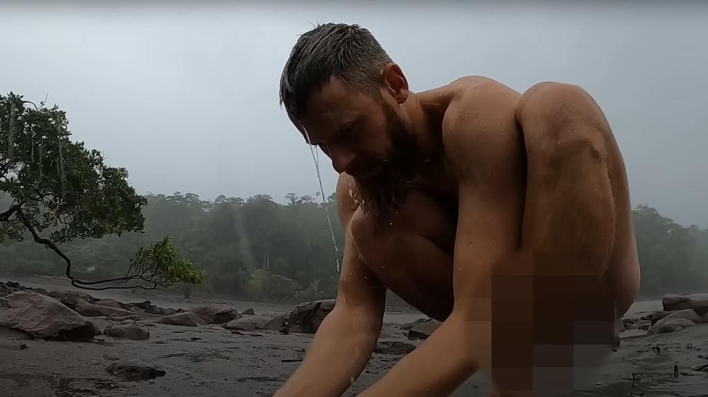 Nackt in den Tropen: Outdoor-YouTuber Fritz Meinecke in der Survival-Serie 7 vs. Wild