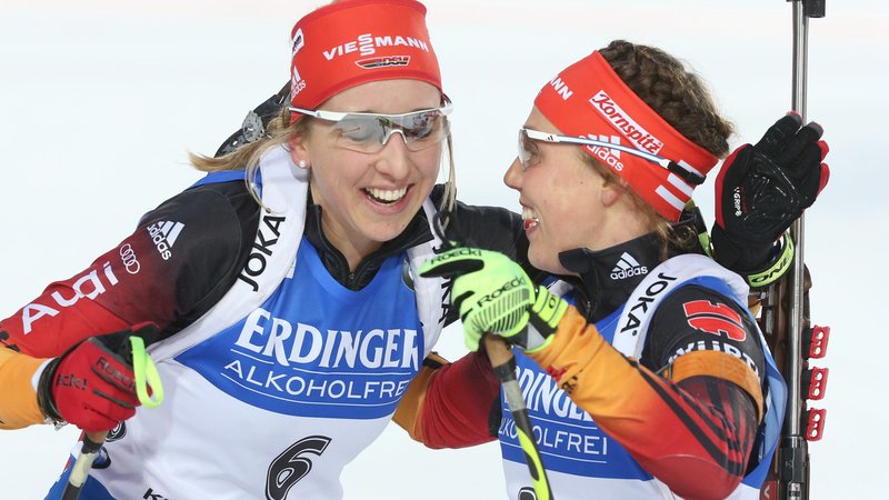 Franziska Preuß und Laura Dahlmeier 2015 | Bild: picture-alliance/dpa Franziska Preuß und Laura Dahlmeier 2015