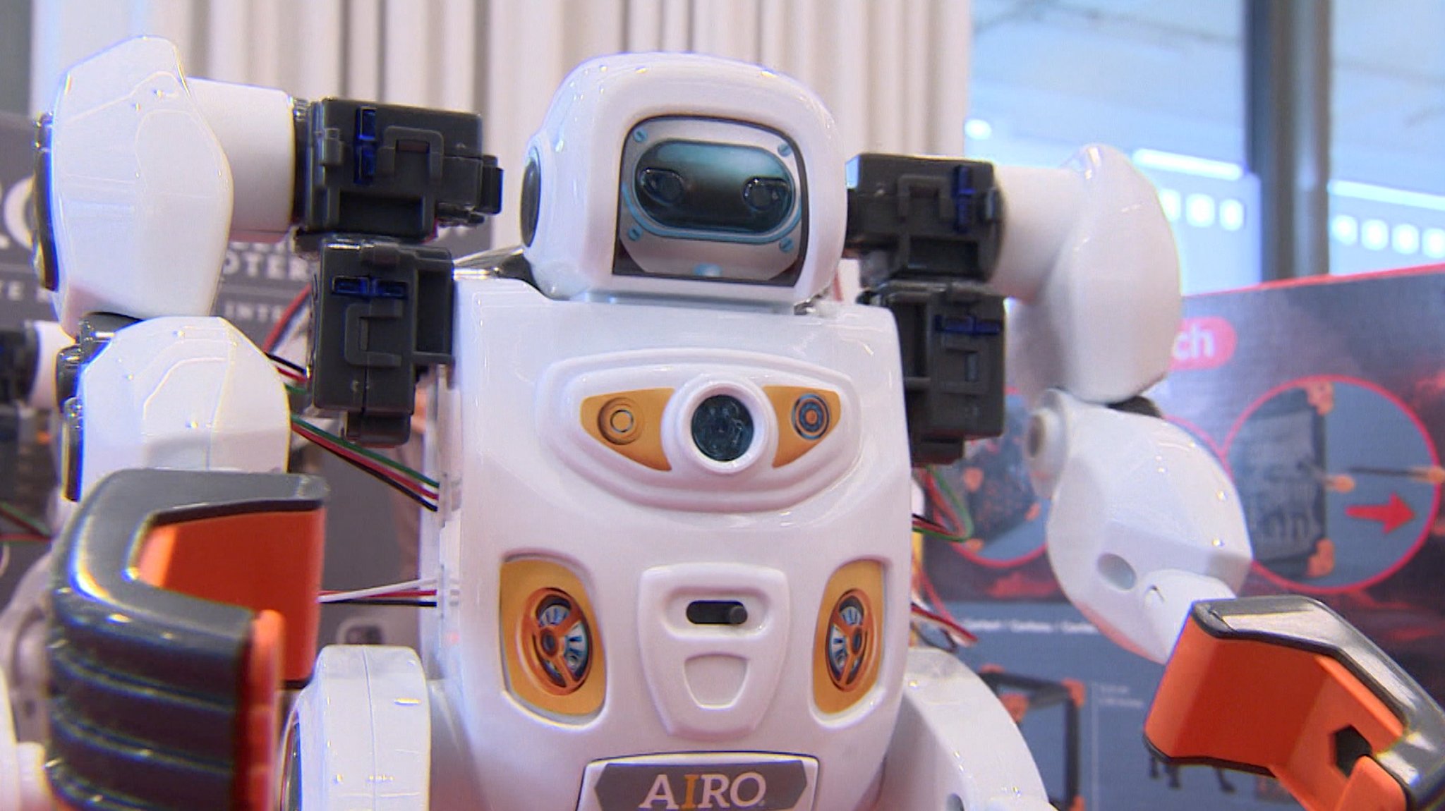 KI-gesteuerter Roboter für Kinder | Bild: Bayerischer Rundfunk KI-gesteuerter Roboter für Kinder