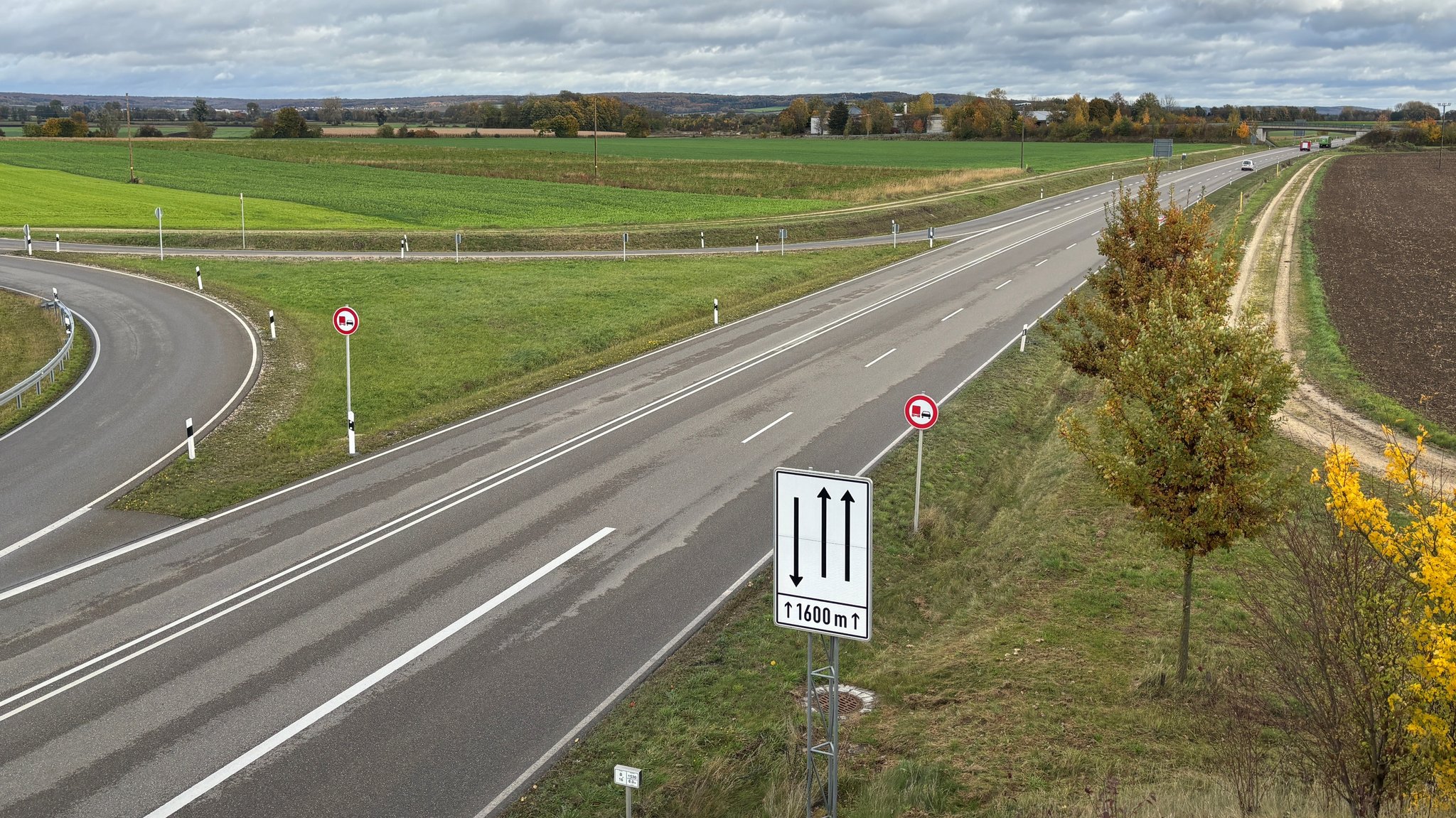 Bild der Bundesstraße 16, wo die Schüsse fielen. | Bild: BR/ Judith Zacher Bild der Bundesstraße 16, wo die Schüsse fielen.
