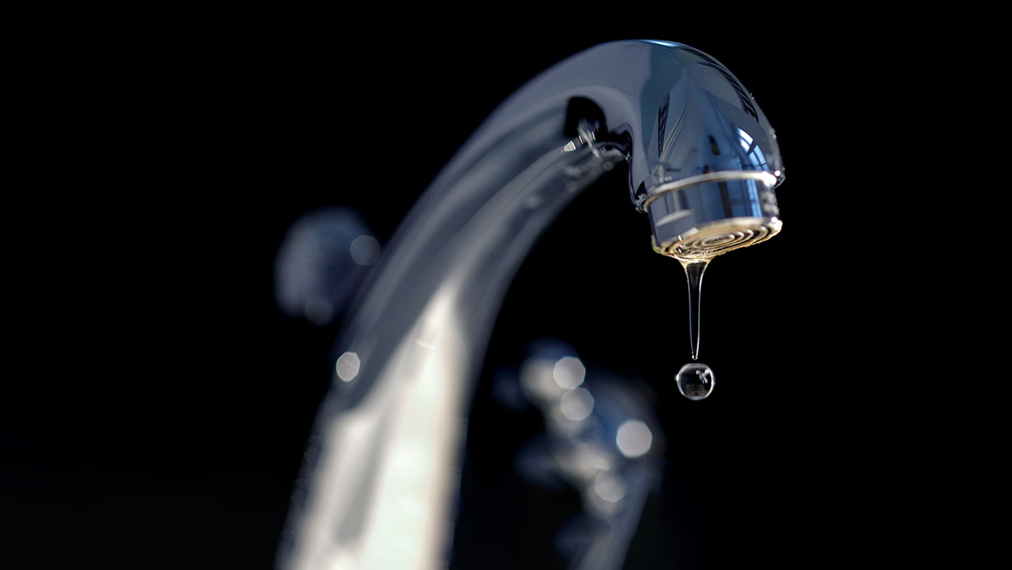 Ein tropfender Wasserhahn