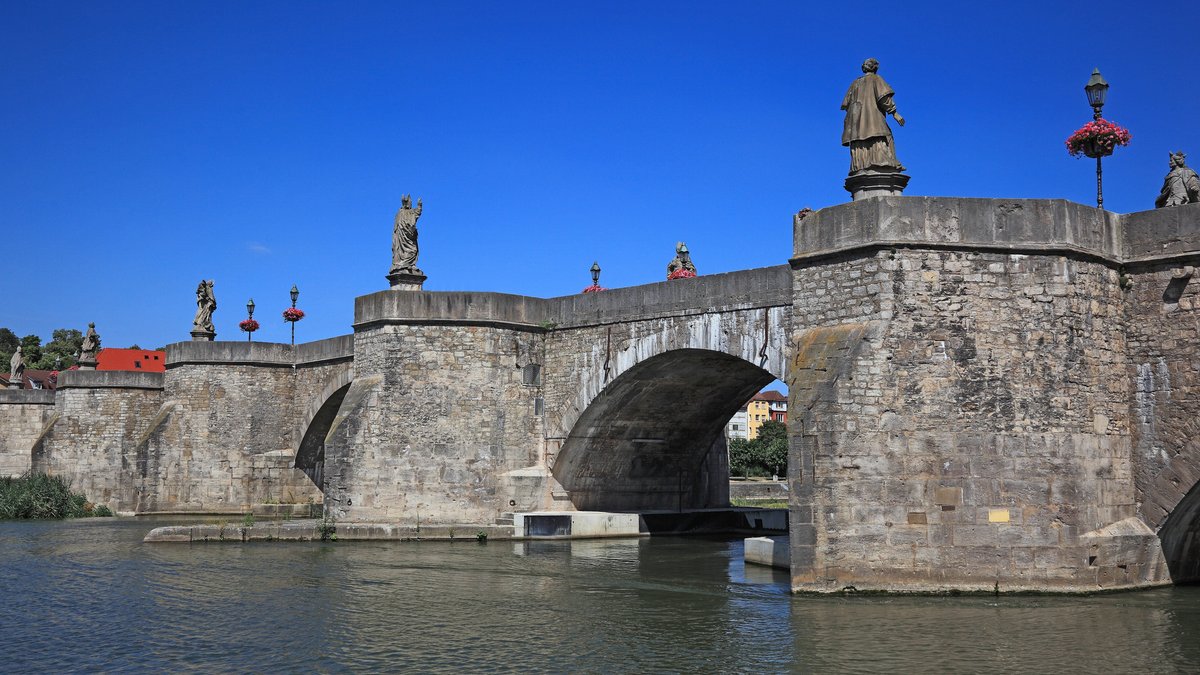 Die Alte Mainbrücke in Würzburg