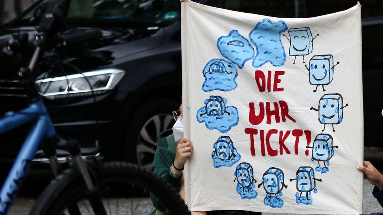 Archivbild: Klimaprotest in Hamburg  | Bild:picture alliance / Geisler-Fotopress | Christopher Tamcke/Geisler-Fotop