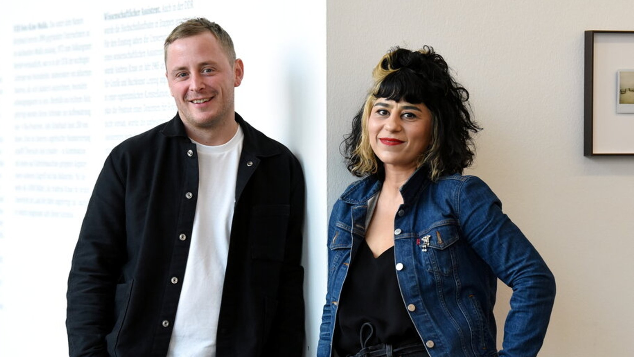 Mark Schröppel und Sahar Rahimi | Bild: Stadt Augsburg / Ruth Plössel Mark Schröppel und Sahar Rahimi