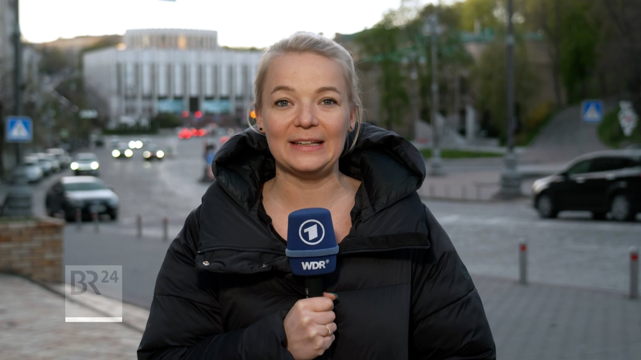 ARD-Korrespondentin Susanne Petersohn ist im BR24 TV bei Moderatorin Ursula Heller im Interview - zugeschaltet aus Kiew.