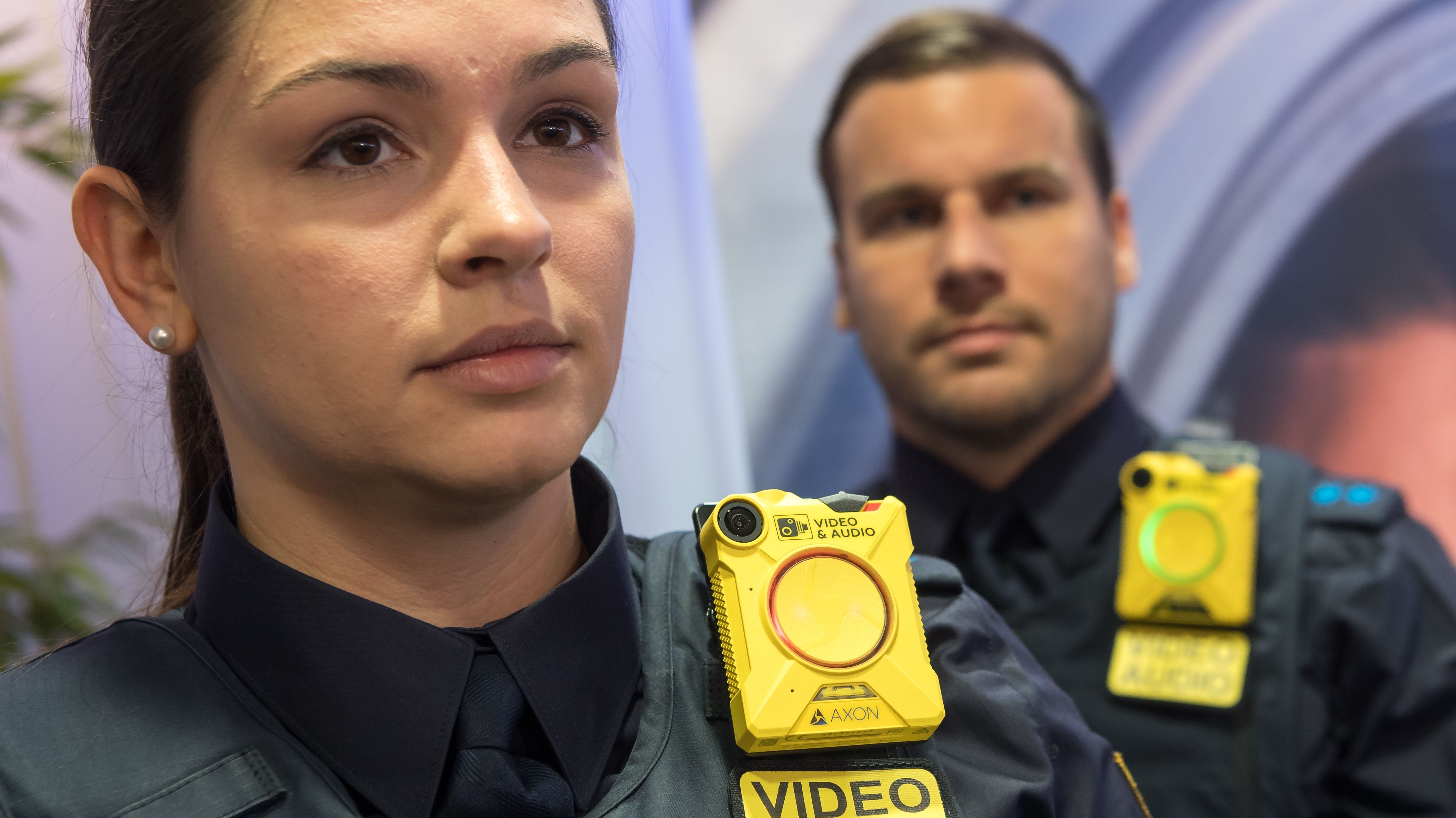 Lob Und Kritik Ein Jahr Bodycams Bei Der Bayerischen Polizei Br24