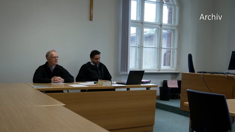 Jörg Alt und sein Anwalt im Gericht. | Bild: BR Jörg Alt und sein Anwalt im Gericht.