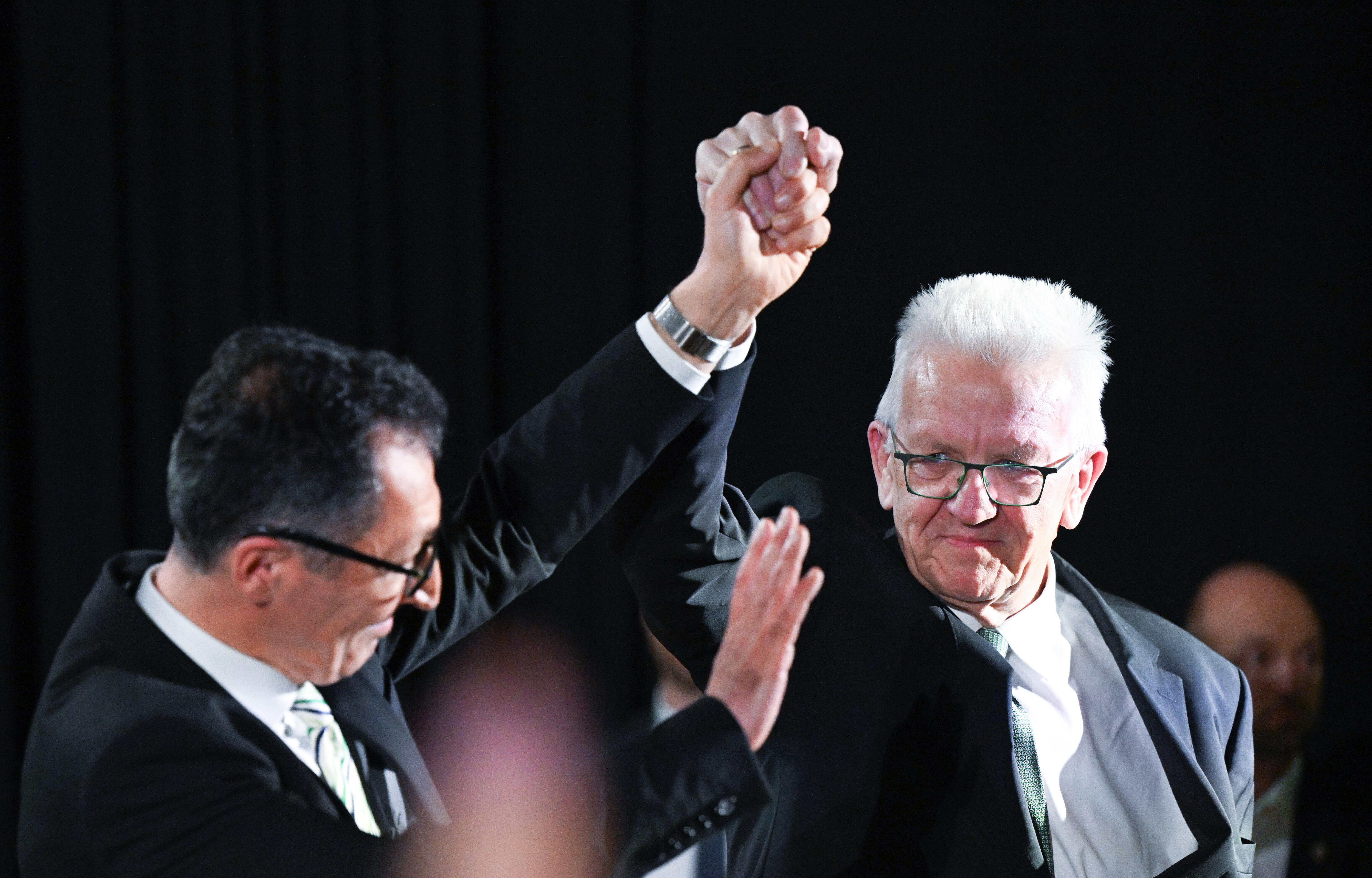 Wahlsieger Cem Özdemir mit dem baden-württembergischen Ministerpräsidenten Kretschmann. 