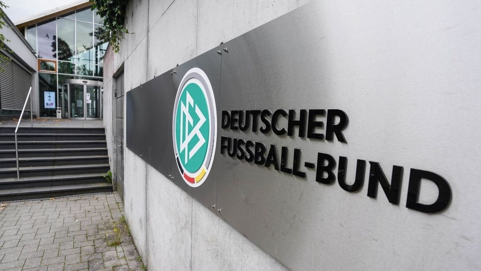 A study certifies a disastrous image of the DFB at the base