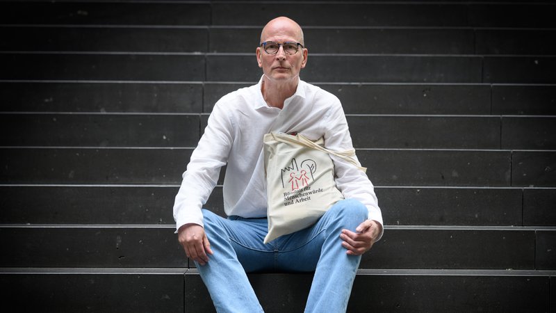 Thomas Wasilewski, Bürgergeldbezieher und Ehrenamtlicher bei Tafel Deutschland e.V. | Bild: pa/dpa | Bernd von Jutrczenka Thomas Wasilewski, Bürgergeldbezieher und Ehrenamtlicher bei Tafel Deutschland e.V.