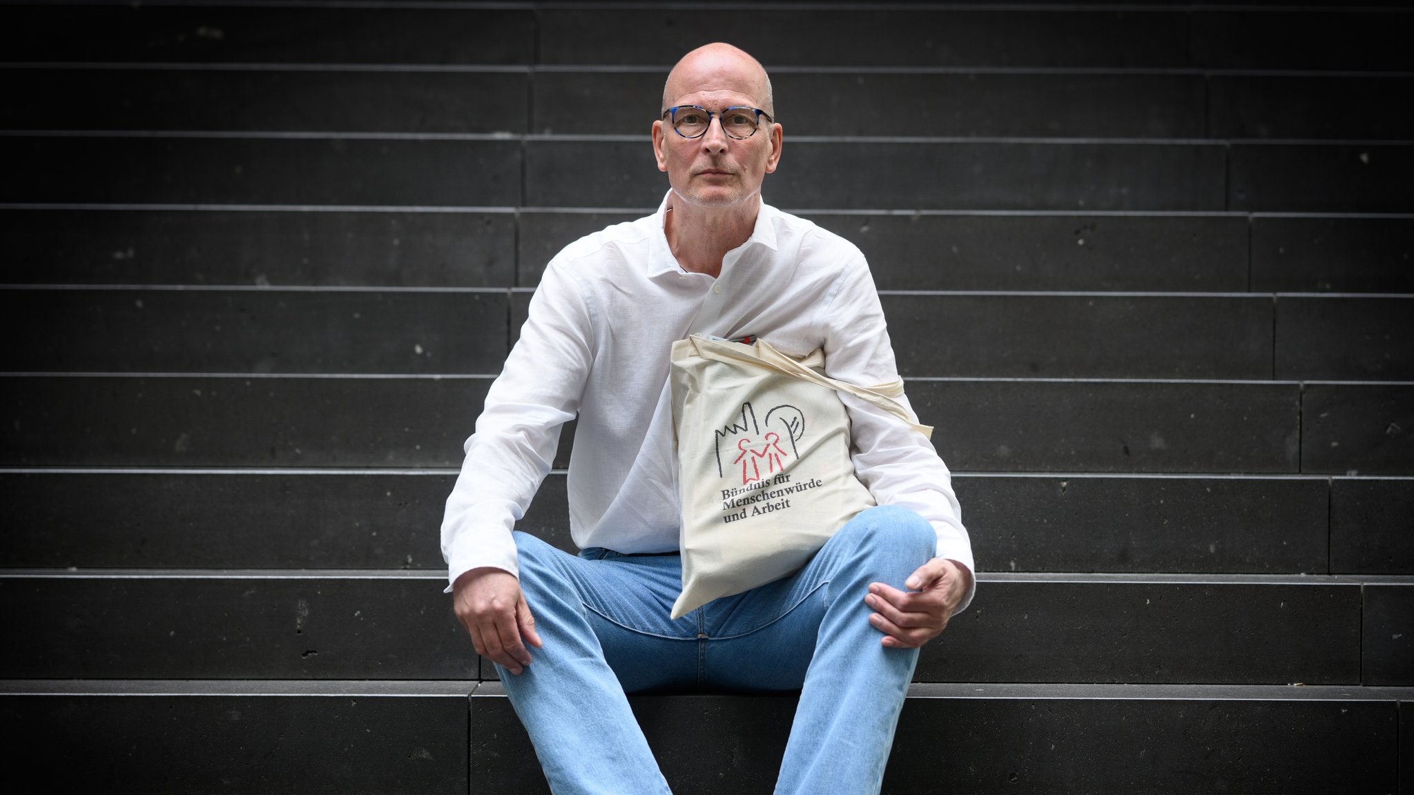 Thomas Wasilewski, Bürgergeldbezieher und Ehrenamtlicher bei Tafel Deutschland e.V. | Bild: pa/dpa | Bernd von Jutrczenka Thomas Wasilewski, Bürgergeldbezieher und Ehrenamtlicher bei Tafel Deutschland e.V.