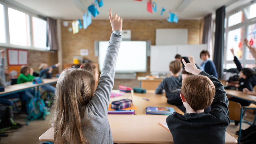 Schüler im Klassenzimmer | Bild:dpa-Bildfunk/Daniel Reinhardt Schüler im Klassenzimmer | Bild:dpa-Bildfunk/Daniel Reinhardt