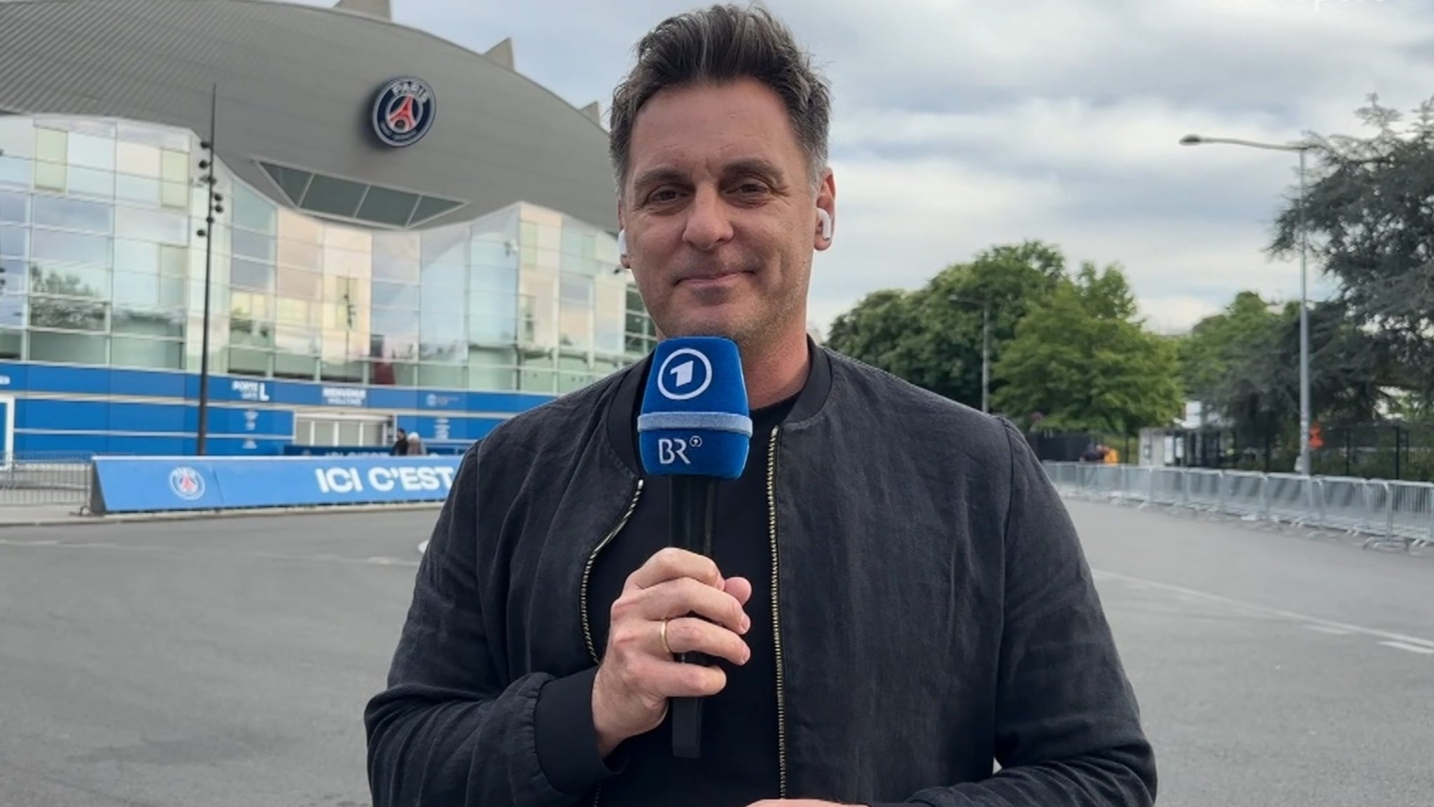 BR24Sport-Reporter Florian Eckl live aus Paris
