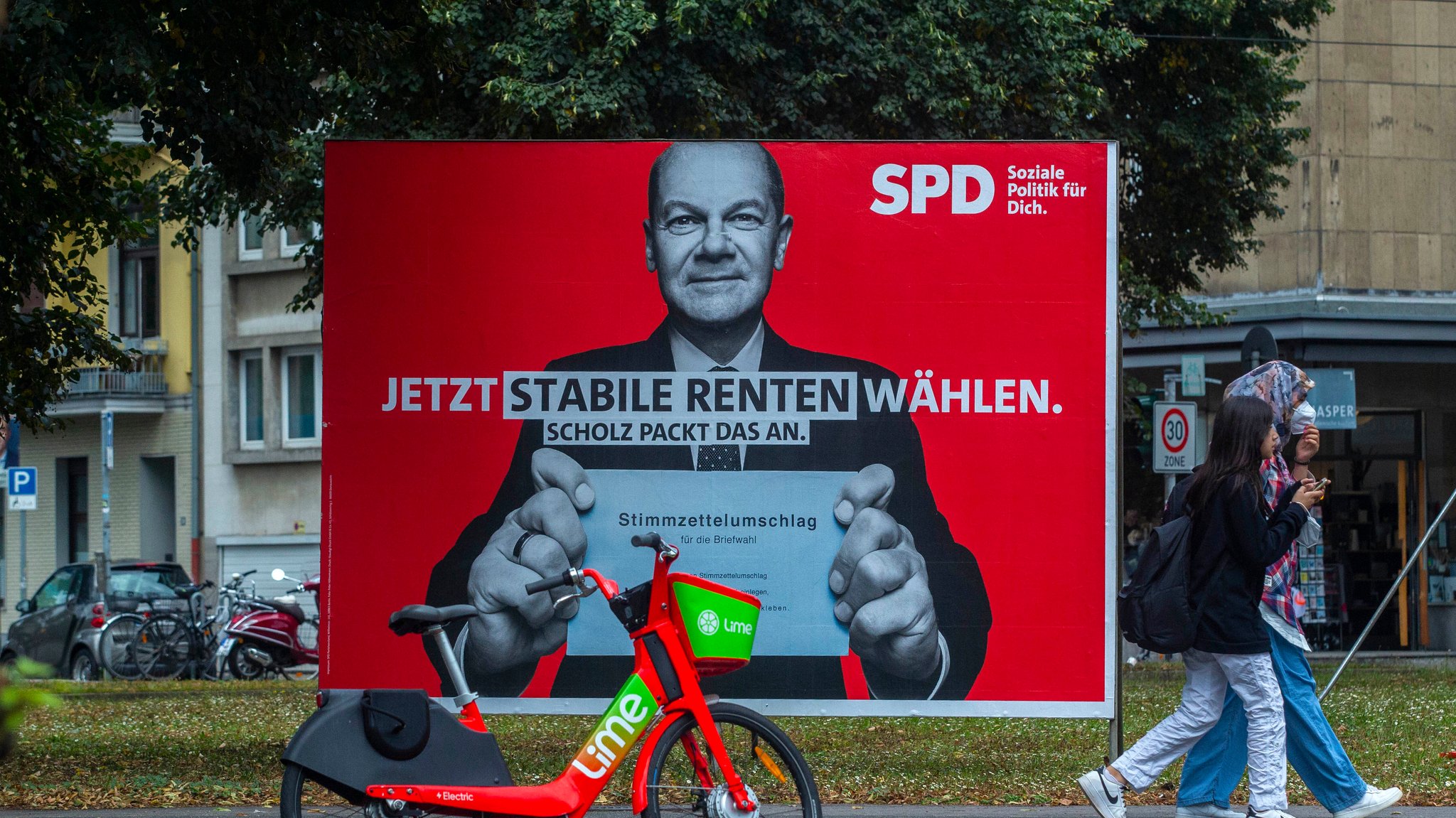 Wahlplakate zur Bundestagswahl im September 2021 sind in Köln zu sehen.