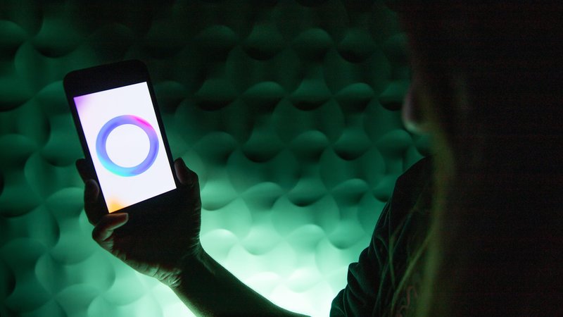 Meta nutzt jetzt europäische Nutzerdaten für KI-Training – wer nicht aktiv widerspricht, wird automatisch zum digitalen Rohstofflieferanten. | Bild: picture alliance / Hans Lucas | Vincent Feuray Meta nutzt jetzt europäische Nutzerdaten für KI-Training – wer nicht aktiv widerspricht, wird automatisch zum digitalen Rohstofflieferanten.