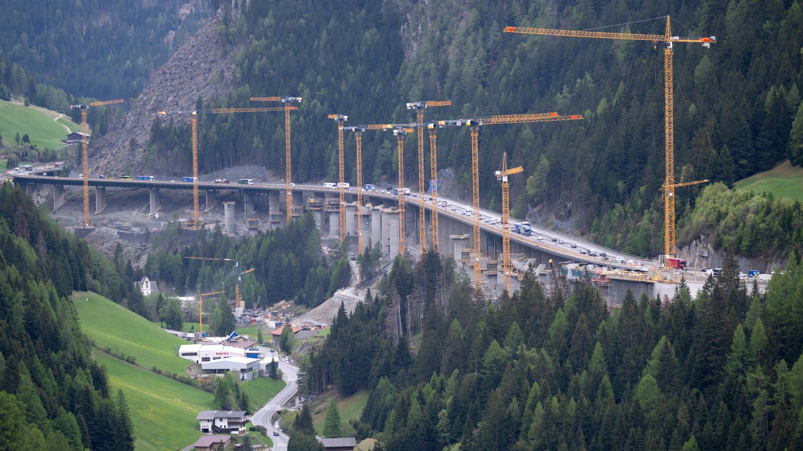 Traffic: Brenner Pass Blockade: Traffic Chaos Feared During the Pentecost ...