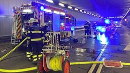 Feuerwehreinsatz im Luise-Kiesselbach-Tunnel auf dem Mittleren Ring im Südwesten Münchens. | Bild:Berufsfeuerwehr München