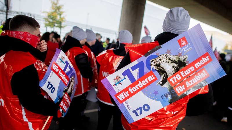 +Warnstreiks in der Metall- und Elektroindustrie | Bild: dpa-Bildfunk/Hauke-Christian Dittrich +Warnstreiks in der Metall- und Elektroindustrie