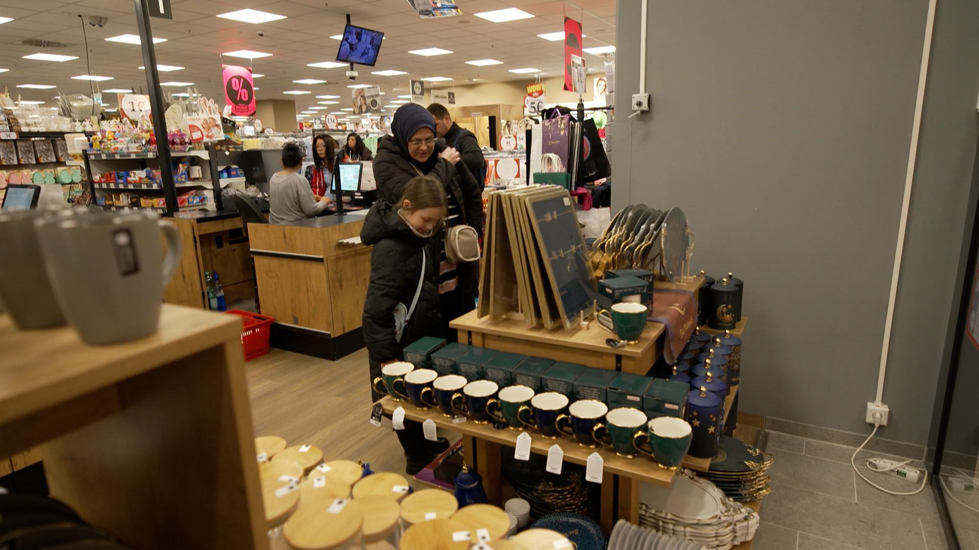 Kunden in einem Geschäft