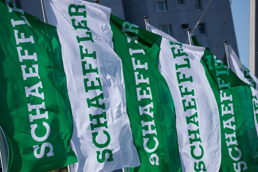 Archiv: Fahnen des Unternehmens Schaeffler