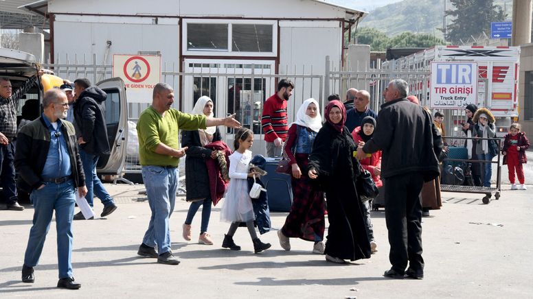 Flüchtlinge an der syrisch-türkischen Grenze | Bild:picture alliance / abaca | Demiroren Visual Media/ABACA