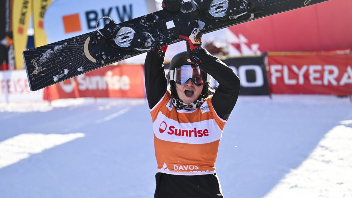 Snowboarderin Hofmeister eilt mit einem Lachen von Sieg zu Sieg