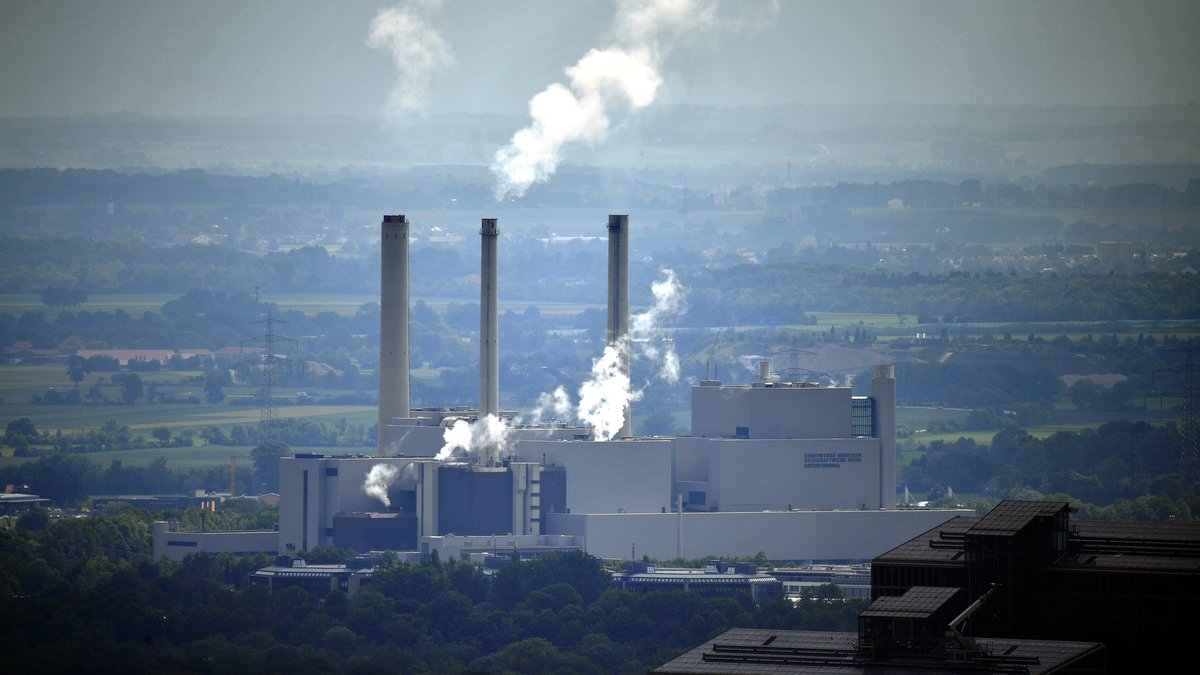 Kohlekraftwerk München Nord - vom Olympiaturm aus gesehen