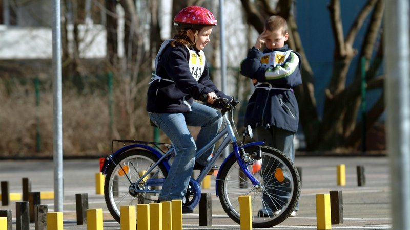 Symbolbild: Fahrrad-Training für Kinder | Bild: picture-alliance / ZB | Steffen Füssel Symbolbild: Fahrrad-Training für Kinder