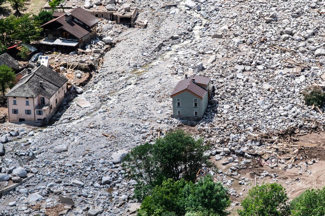 Nach Unwettern in der Schweiz: Noch drei Menschen vermisst