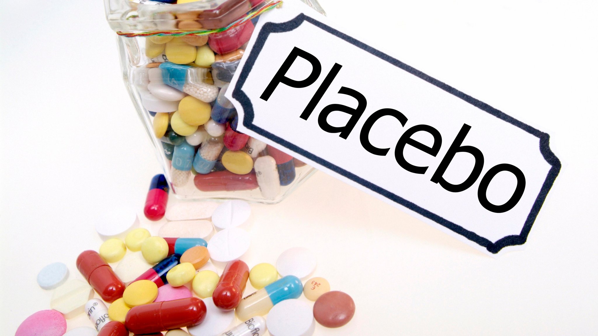 Placebos sind Scheinmedikamente. Sie wirken sogar, wenn die Person weiß, dass sie ein Placebo einnimmt. 