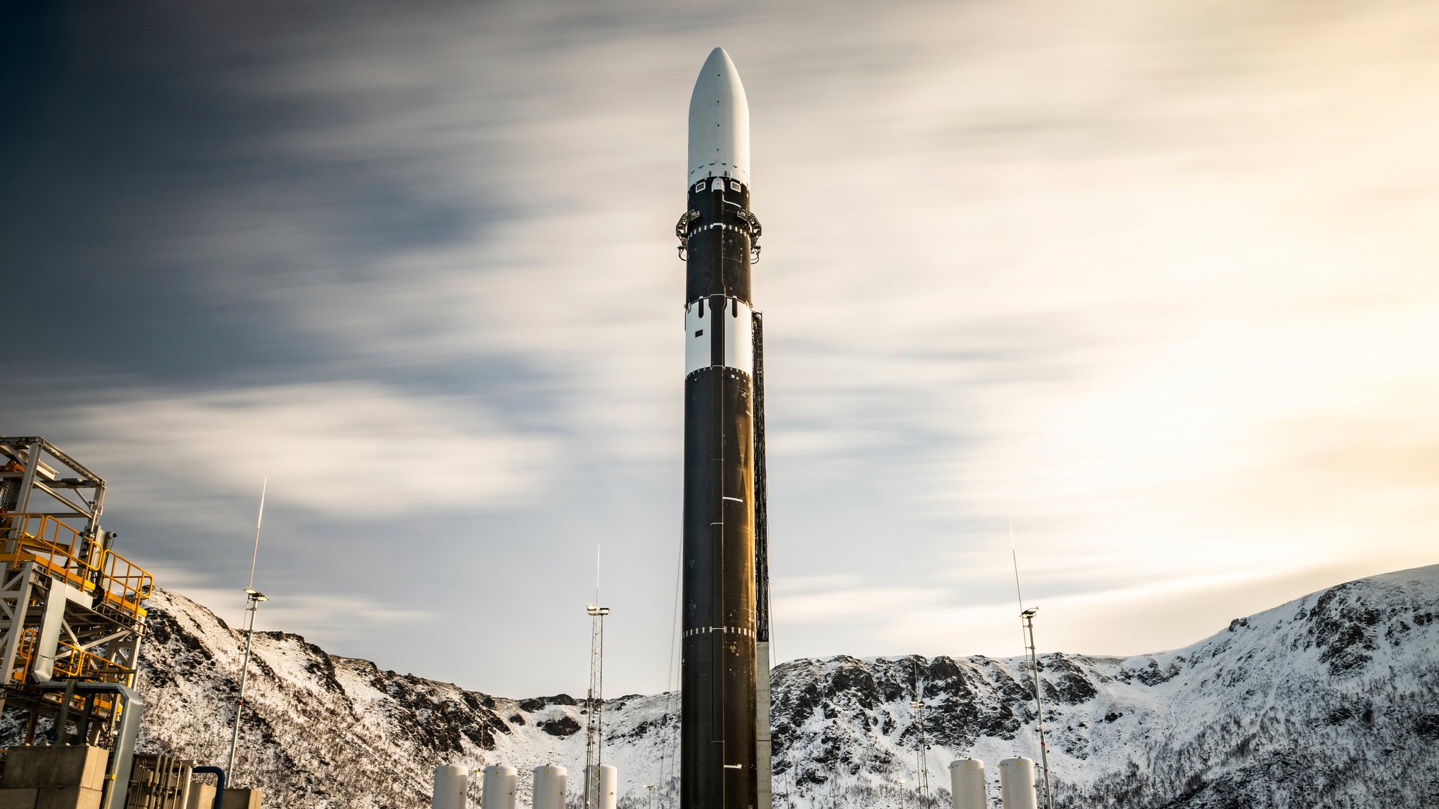 (Symbolbild) Die Spectrum-Rakete von Isar Aerospace auf der Startrampe in Norwegen. | Bild: picture alliance / ASSOCIATED PRESS | Brady Kenniston (Symbolbild) Die Spectrum-Rakete von Isar Aerospace auf der Startrampe in Norwegen.