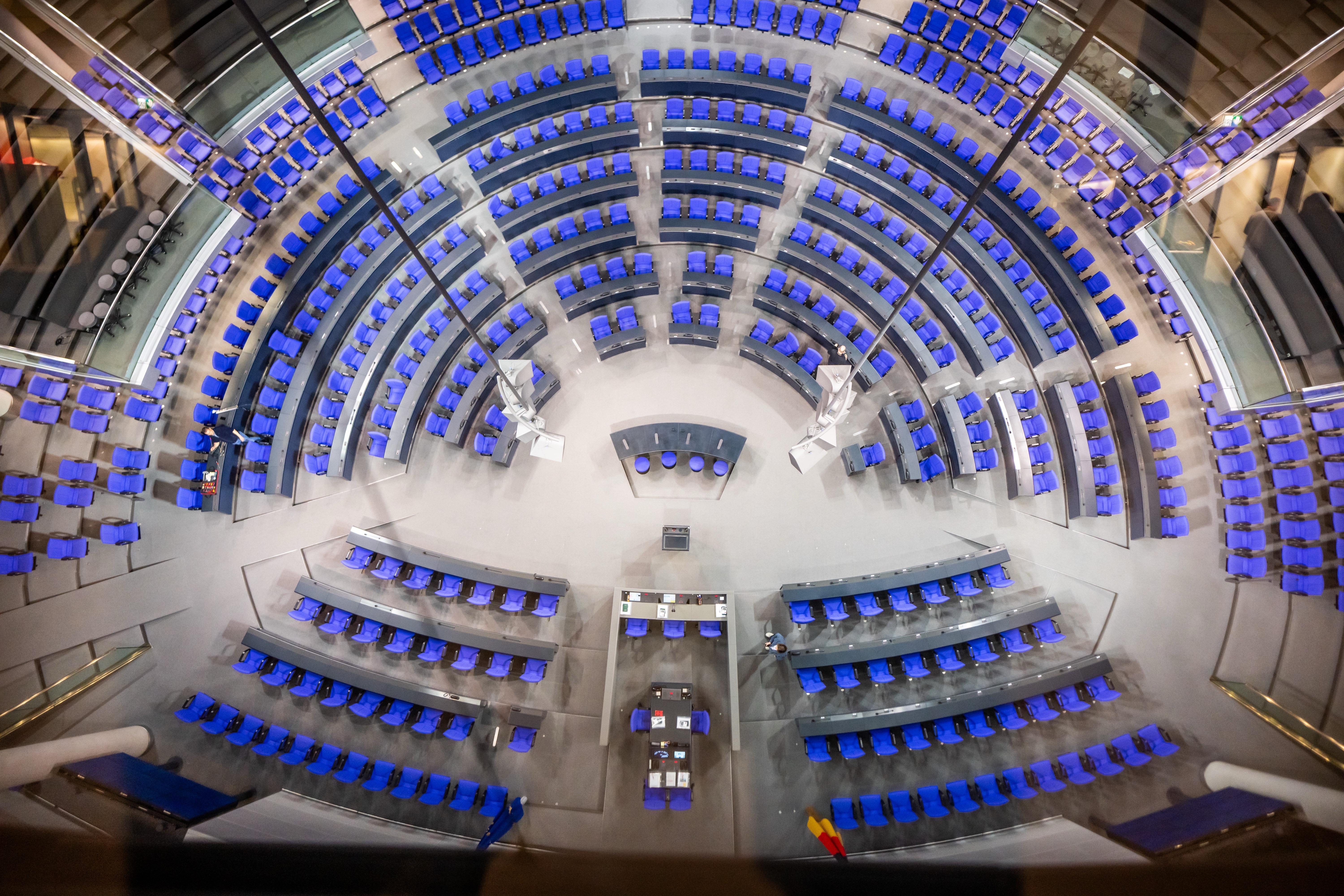 Blick in den Plenarsaal im Bundestag vor der Abstimmung über den Gesetzentwurf der Union zum "Zustrombegrenzungsgesetz" .