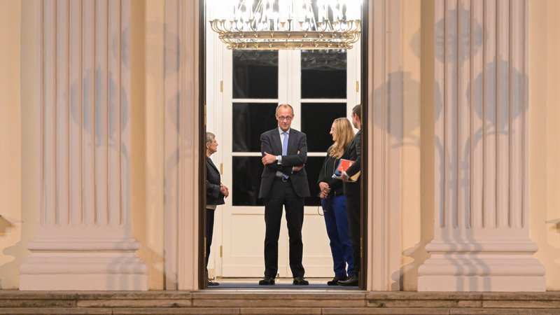 Friedrich Merz (CDU) mit Katharina Dröge und Britta Haßelmann (beide Grüne) (Archivbild) | Bild: picture alliance/dpa|Hannes P. Albert Friedrich Merz (CDU) mit Katharina Dröge und Britta Haßelmann (beide Grüne) (Archivbild)
