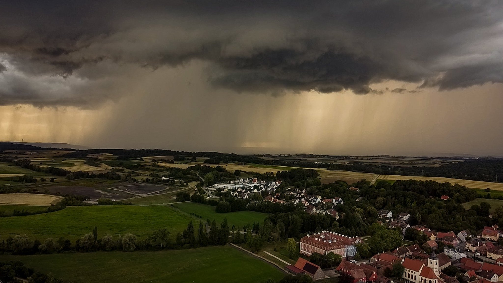Starker Regen über Mittelfranken | Bild: NEWS5 / Kevin Weddig Starker Regen über Mittelfranken