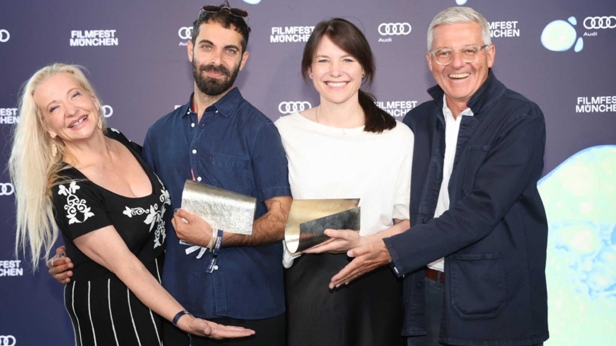 Almurad Adeeb bekam beim Filmfest München den Publikumspreis, International verliehen und Helene Hufnagel den Publikumspreis National. | Bild: Filmfest München /BR Almurad Adeeb bekam beim Filmfest München den Publikumspreis, International verliehen und Helene Hufnagel den Publikumspreis National.