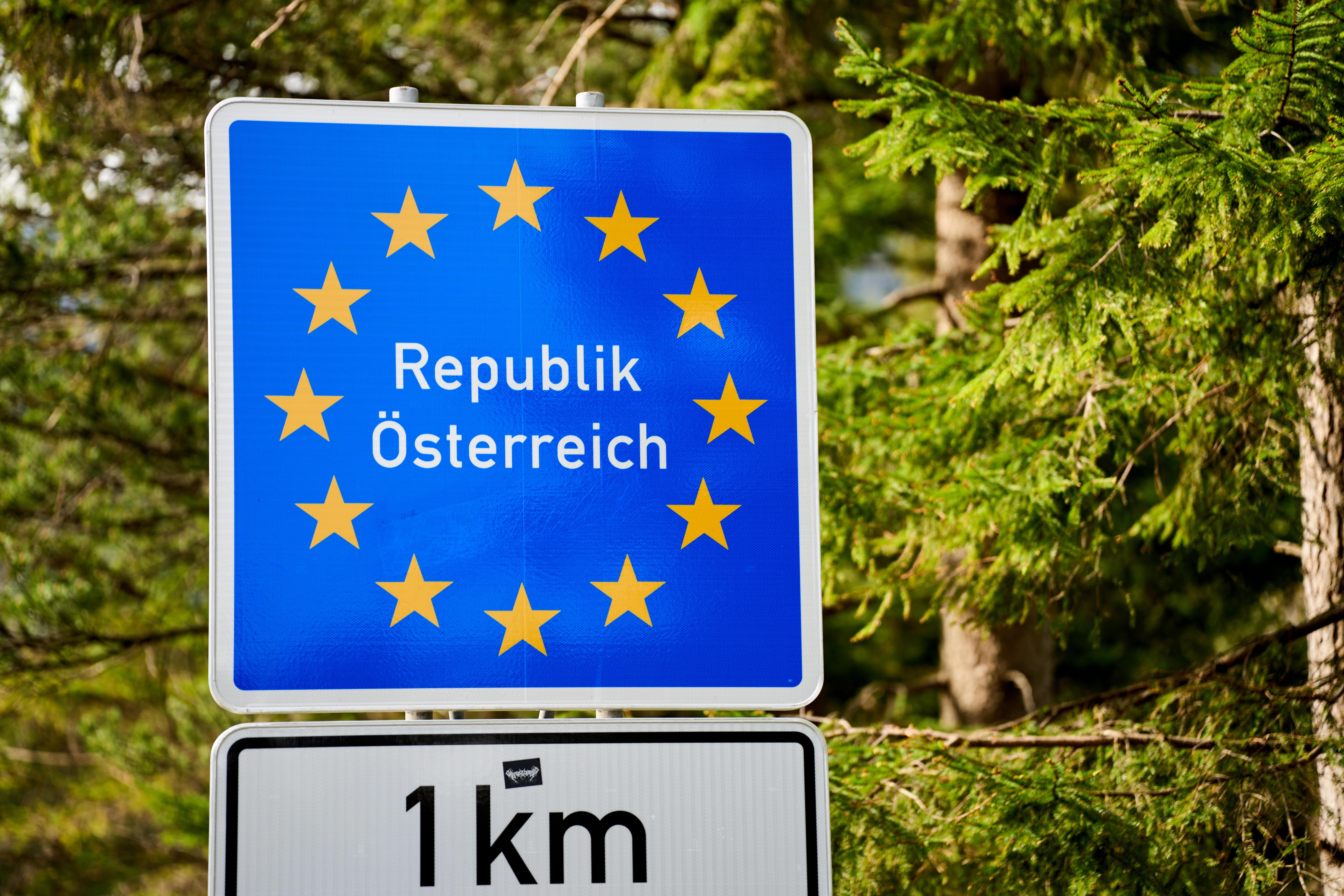 Schild an der Grenze von Österreich
