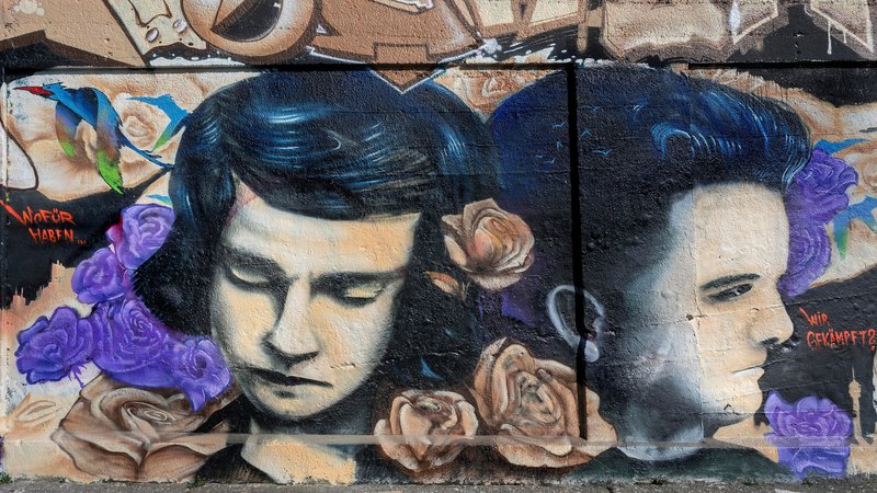 An einer Hauswand in München | Bild: Manfred Bail/Picture Alliance An einer Hauswand in München