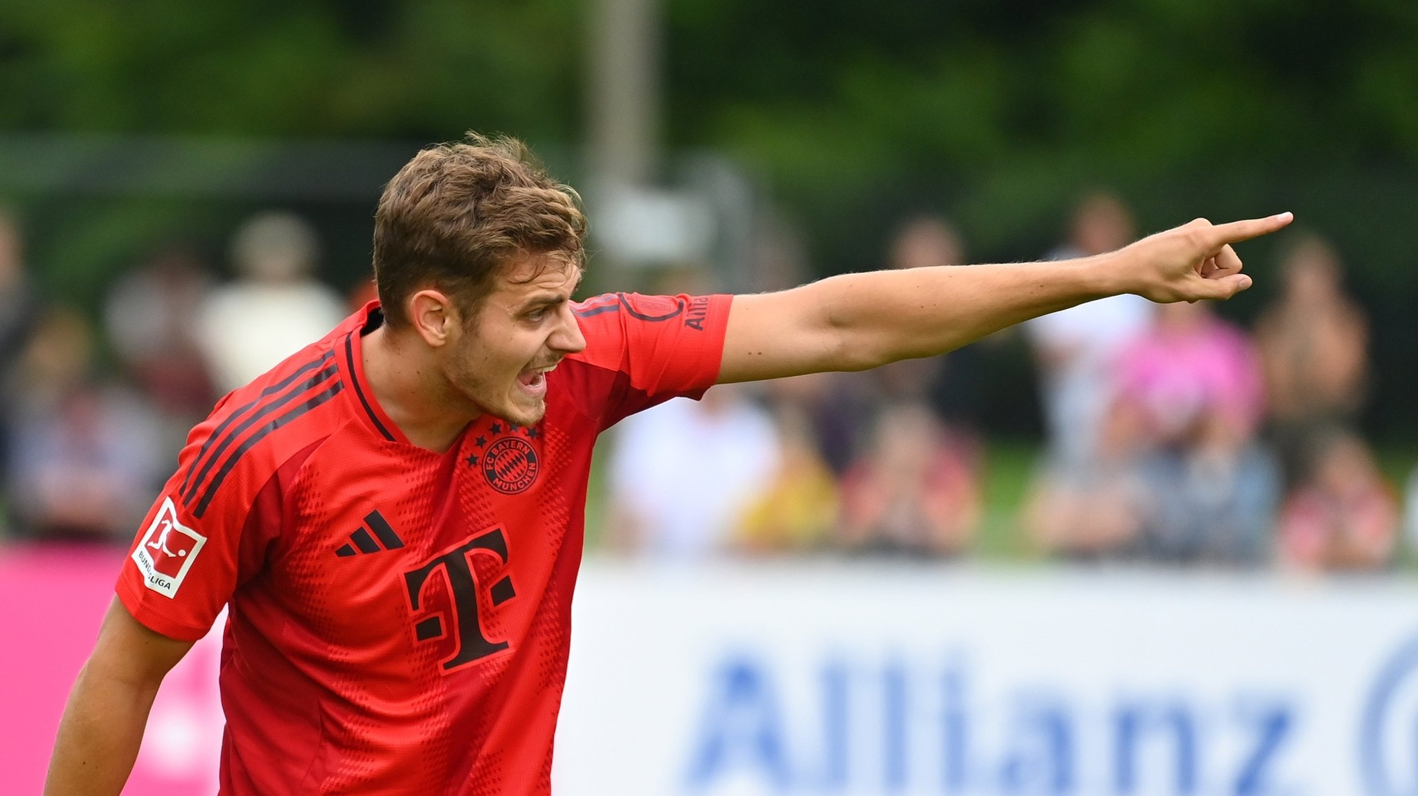 Josip Stanisic beim Testspiel des FC Bayern gegen den FC Rottach-Egern