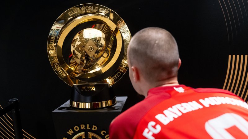 Der neue Pokal der "neuen" FIFA-Klub-WM | Bild: picture-alliance/dpa Der neue Pokal der "neuen" FIFA-Klub-WM