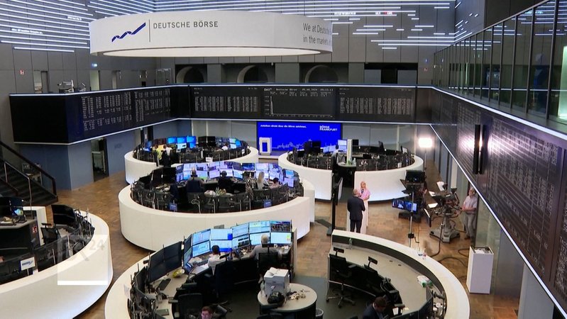 Nikkei, Dax und Dow Jones brechen ein | Bild: Bayerischer Rundfunk 2024 Nikkei, Dax und Dow Jones brechen ein