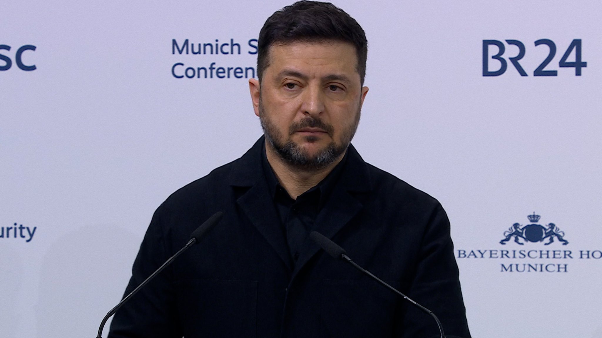 Selenskyj - Putin ist "ein Sklave des Krieges"