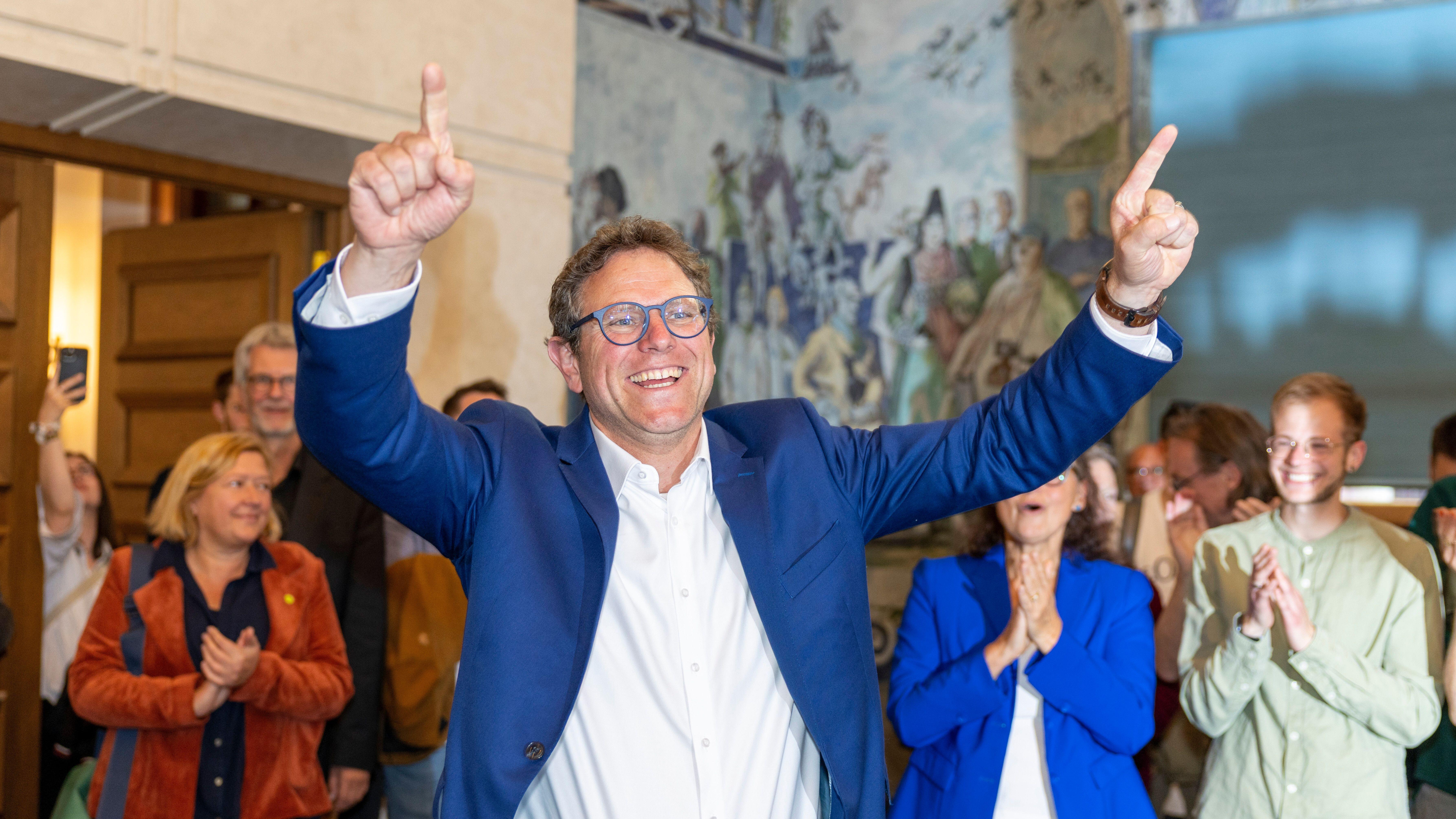 Martin Heilig feiert Wahlsieg bei Oberbürgermeisterwahl in Würzburg