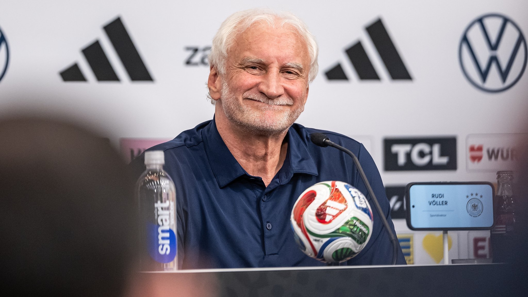 Rudi Völler bei der Presserunde | Bild: picture alliance / GES/Markus Gilliar Rudi Völler bei der Presserunde