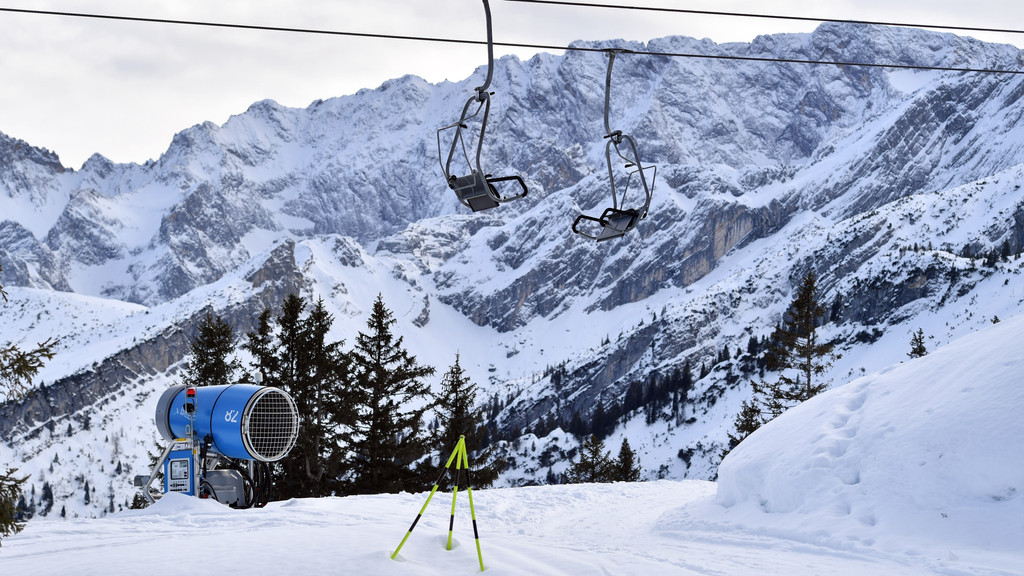 Schneekanone im Skigebiet Garmisch Classic